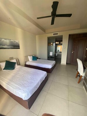 Apartamento superluxo, vista para o mar | 2 quartos, roupas de cama de algodão egípcio, roupas de cama premium