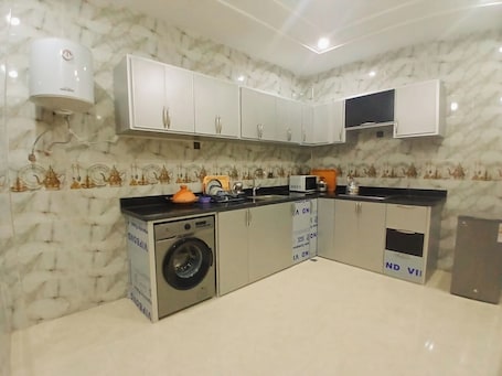 Fridge, microwave, oven, cookware/dishes/utensils