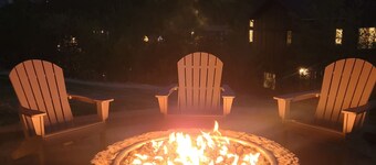 BRAND NEW 22' Indoor pool, 5 en suite bdrs, firepit, and hot tub all with a view