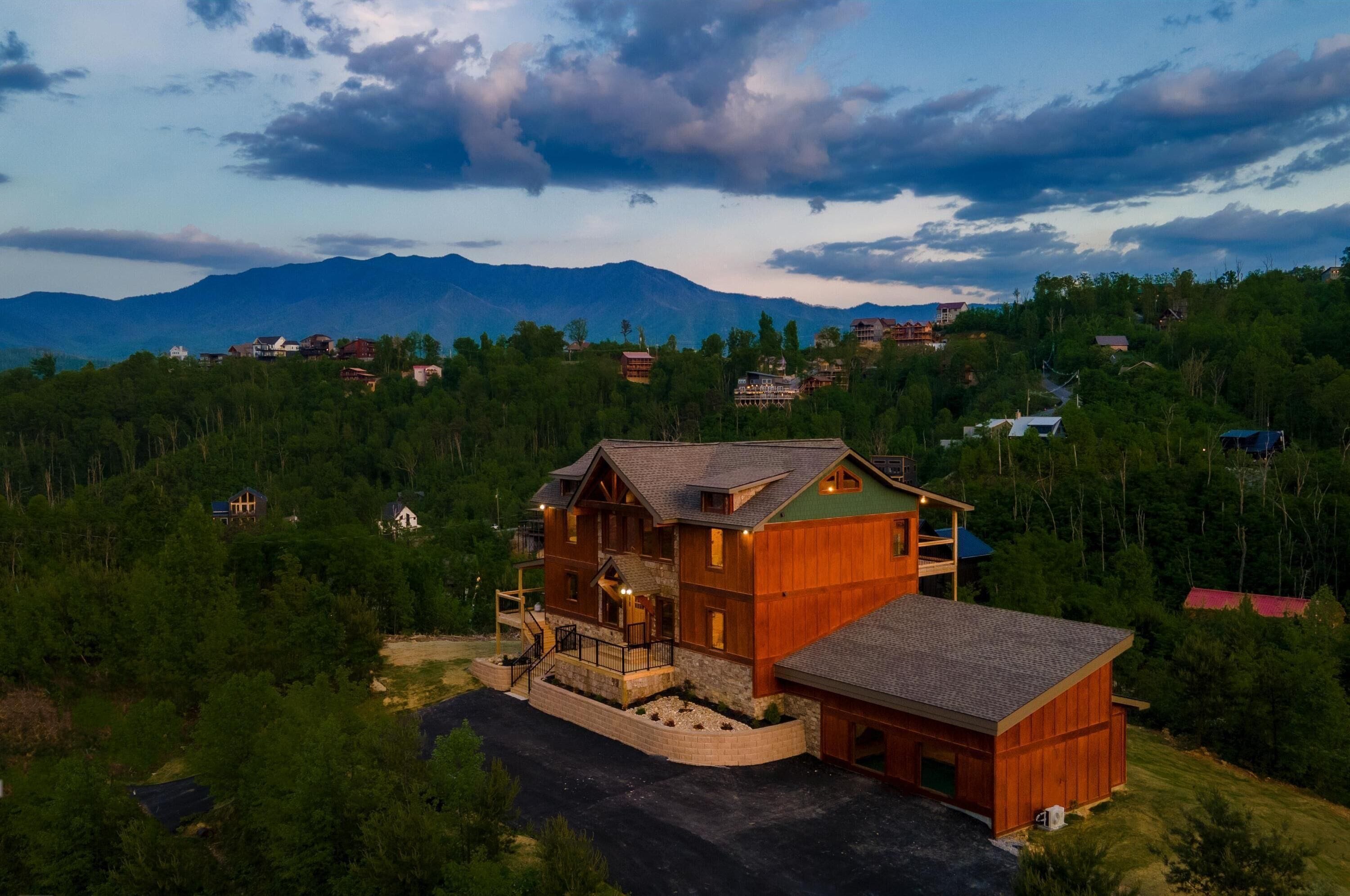 BRAND NEW 22' Indoor pool, 5 en suite bdrs, firepit, and hot tub all with a view