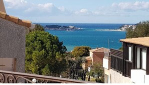 Property grounds - Villa Club de 48 m2, 2 Chambres, Wifi, Clim, vue Mer, 10 mn à Pieds de la Plage (Sanary-sur-Mer)