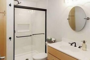 Hair dryer, towels, soap, shampoo - Brand New SPACIOUS 2 BR Downtown Burlington! Unit 302N (Burlington)