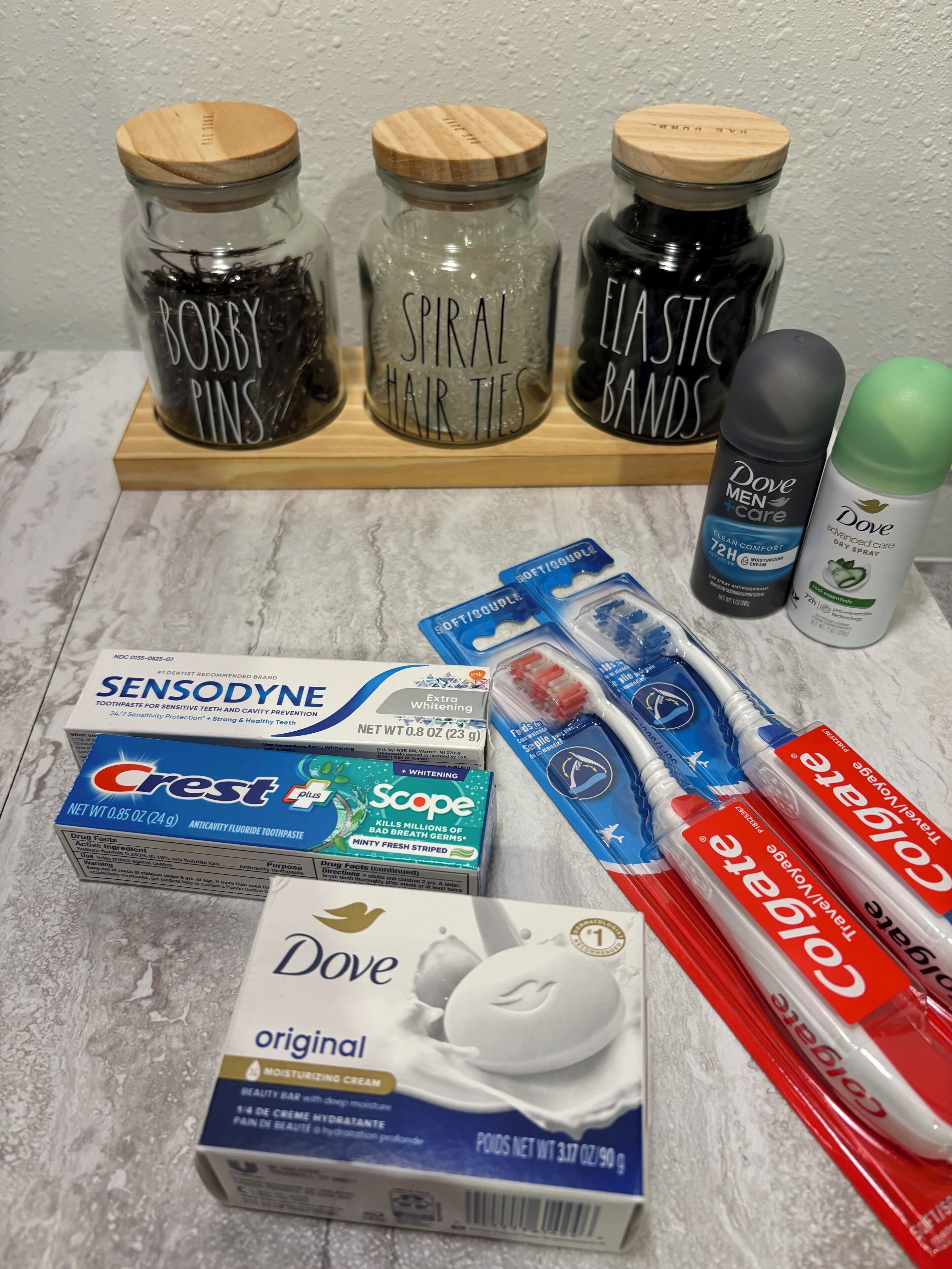 Une variété de produits d’hygiène personnelle, notamment le dentifrice Crest, le bain de bouche Crest, le fil dentaire Crest, le bain de bouche Crest, le dentifrice Crest, le bain de bouche Crest, le fil dentaire Crest, le bain de bouche Crest, le dentifrice Crest, le bain de bouche Crest, le fil dentaire Crest, le bain de bouche Crest, le dentifrice Crest, le bain de bouche Crest, le fil dentaire Crest, le bain de bouche Crest, le dentifrice Crest, le bain de bouche Crest, le fil dentaire Crest, le bain de bouche Crest, le dentifrice Crest, le bain de bouche Crest, le fil dentaire Crest, le bain de bouche Crest, le dentifrice Crest, le bain de bouche Crest, le fil dentaire Crest, le bain de bouche Crest, le dentifrice Crest, le bain de bouche Crest, le fil dentaire Crest, le bain de bouche Crest, le dentifrice Crest, le bain de bouche Crest, le fil dentaire Crest, le bain de bouche Crest, le dentifrice Crest, le bain de bouche Crest, le fil dentaire Crest, le bain de bouche Crest, le dentifrice Crest, le bain de bouche Crest, le fil dentaire Crest, le bain de bouche Crest, le dentifrice Crest, le bain de bouche Crest, le fil dentaire Crest, le bain de bouche Crest, le dentifrice Crest, le bain de bouche Crest, le fil dentaire Crest, le bain de bouche Crest.
