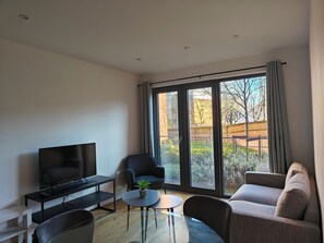 Apartment | Living area - Birmingham City Center - 3 Bed Apartment (Birmingham)