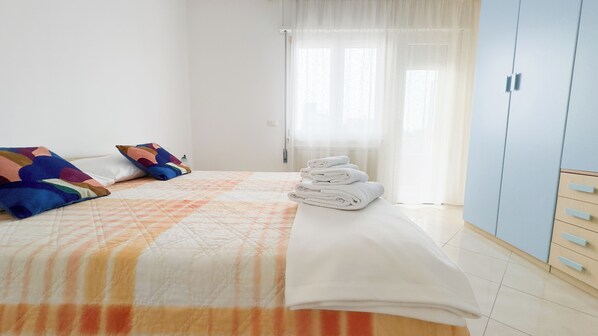 2 bedrooms, iron/ironing board, free WiFi, bed sheets