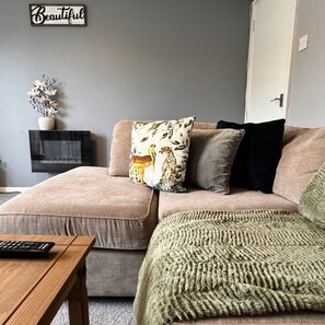 TV, music library - Welcoming 1BR Gloucester / Cheltenham (Abbeymead, Gloucester)