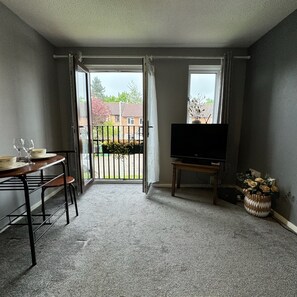 Interior - Welcoming 1BR Gloucester / Cheltenham (Abbeymead, Gloucester)