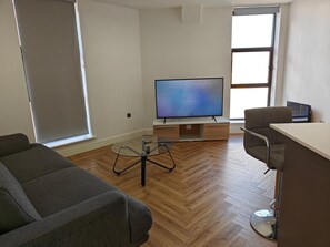 Apartment | Wohnbereich | Fernseher