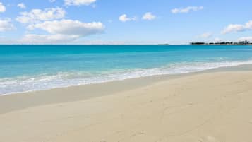Beach nearby, sun loungers, beach towels
