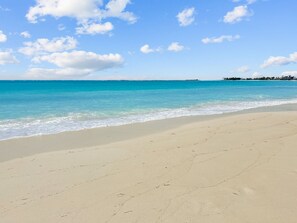 Beach nearby, sun loungers, beach towels - Golf Cart Included, Andros Villa, Treasure Cay, Bahamas, 100 yards from beach (Treasure Cay)