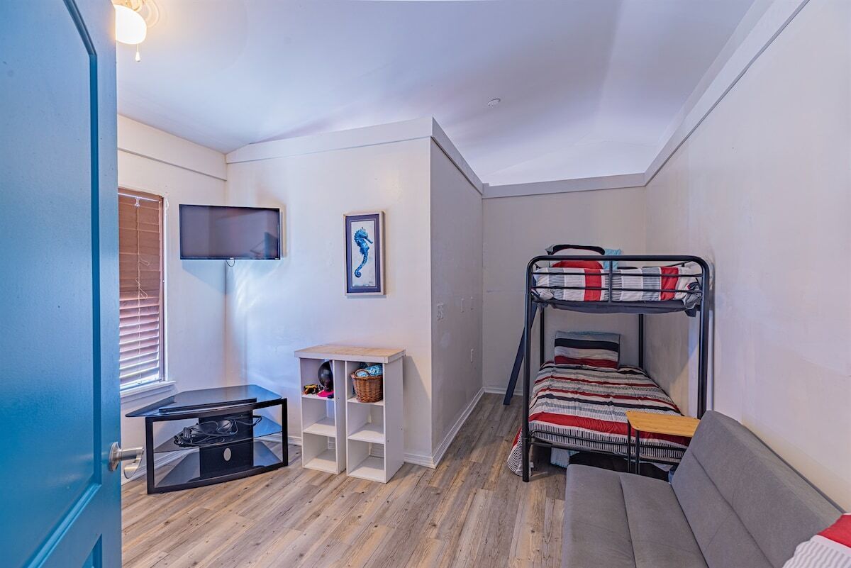 Panferio Paradise, Water Front Home - Pensacola Beach, FL