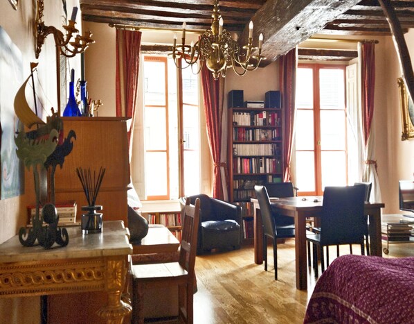 Dining - Appartement Place des Vosges, Quartier Le Marais (Paris)