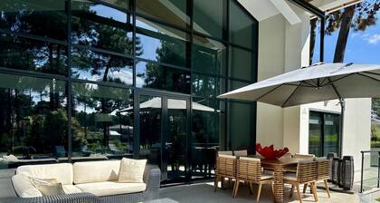 Villa tranquille avec une vue magnifique sur les terrains de golf !