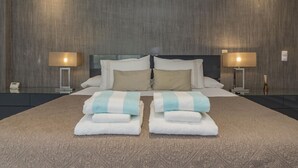 Unclassified image, 3 of 24, button - Quiet Villa with wonderful views of the golf courses! (Almada)