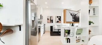 Plaza Penthouse w/Rooftop Terrace - a 5 min. walk to the historic Plaza District