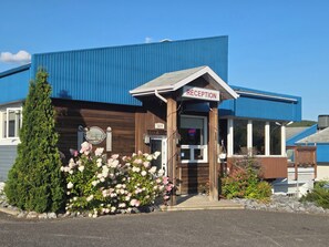 Front of property - Motel Claude (Degelis)