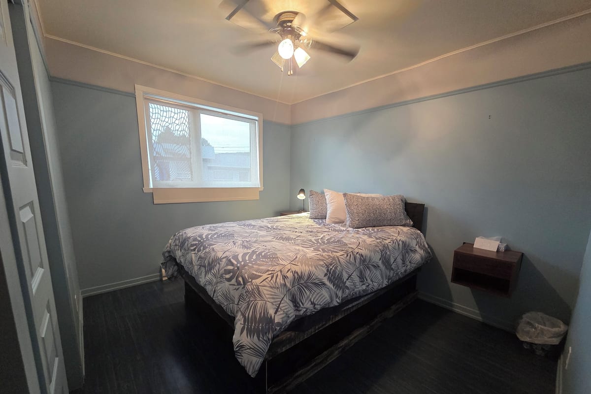 Classic Room, 1 Bedroom, Non Smoking, Kitchen | Desk, laptop workspace, blackout drapes, free WiFi