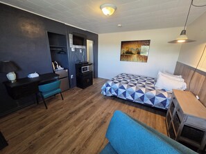 Comfort-Doppelzimmer | Schreibtisch, laptopgeeigneter Arbeitsplatz, Verdunkelungsvorhänge
