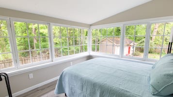 2 Schlafzimmer, BĂŒgeleisen/BĂŒgelbrett, kostenloses WLAN, BettwĂ€sche