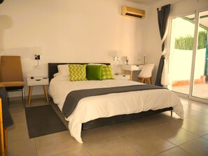 Chambre Deluxe double | Coffre-fort, bureau, espace de travail pour ordinateurs portables