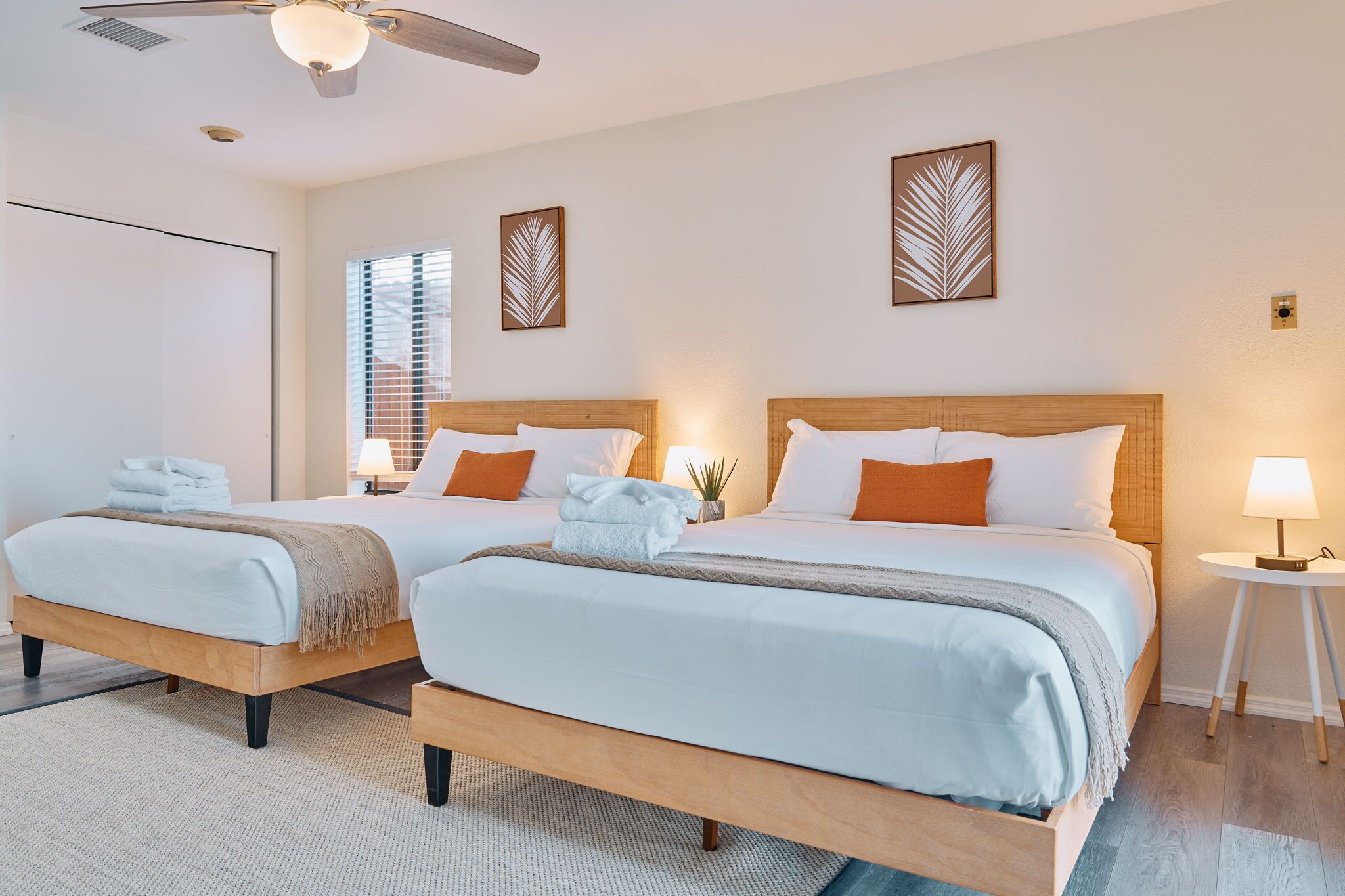 4 habitaciones, tabla de planchar con plancha, wifi y ropa de cama 