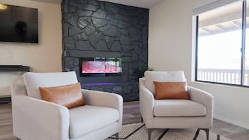 Smart TV, chimenea