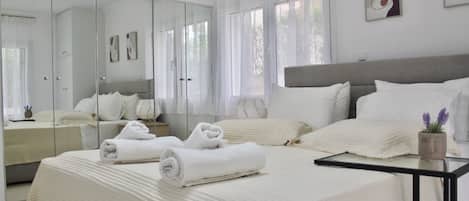2 bedrooms, iron/ironing board, WiFi, bed sheets