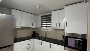 Coffee/tea maker, fridge, oven, stovetop