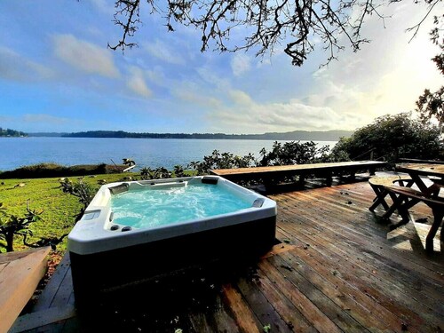 Enetai Beach House w/ dock and Hot tub