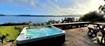 Enetai Beach House w/ dock and Hot tub