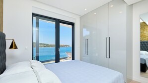 A bedroom with a bed, a large window, and a view of the sea. - Hedera Estate, Hedera A25 (Lozica)