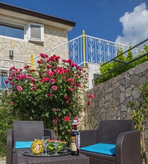 Outdoor dining - Villa zum Träumen mit Großem Pool (Labin)