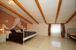 6 soverom, strykejern/-brett, wi-fi og sengetøy