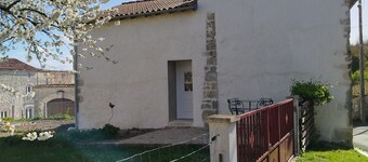 Petite maison proche Théâtre Gallo-Romain