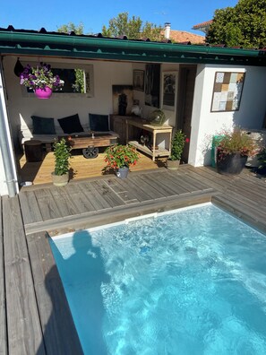 A heated pool - Ravissante Maison Entièrement Refaite Avec Piscine Proche Commerces, Golf et mer (Anglet)