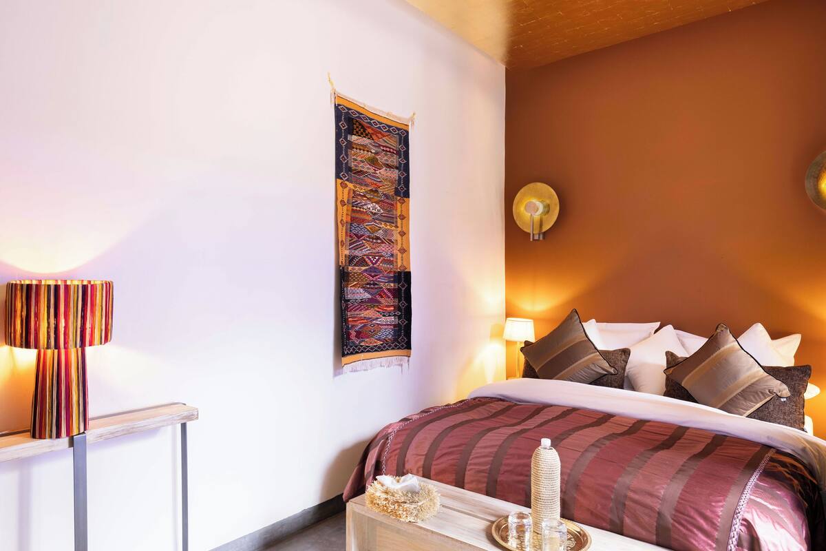 Deluxe Double Room, 1 Queen Bed, Private Bathroom (Deluxe Sunset)