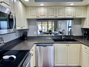 Fridge, microwave, oven, stovetop - Shorewalk HC-near Anna Maria Island Beaches and IMG, Pools, Tennis, Pickle ball. (Bradenton)