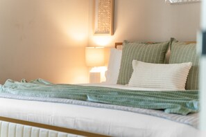 1 bedroom, iron/ironing board, free WiFi, bed sheets - Golf Course View - 1bd Condo with King bed Close to all! (Branson)