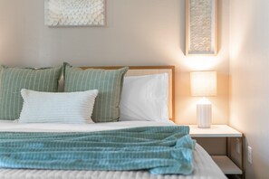 1 bedroom, iron/ironing board, free WiFi, bed sheets - Golf Course View - 1bd Condo with King bed Close to all! (Branson)