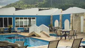 Piscina interna, piscina externa