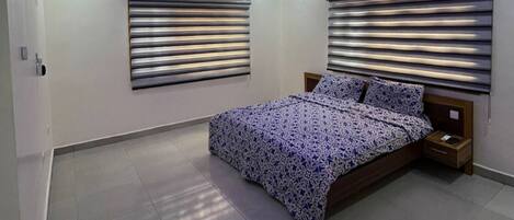 5 habitaciones, tabla de planchar con plancha, wifi y ropa de cama