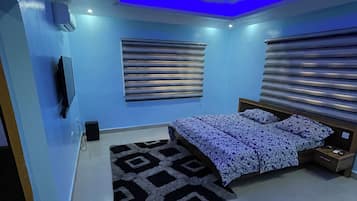 4 bedrooms, iron/ironing board, free WiFi, bed sheets