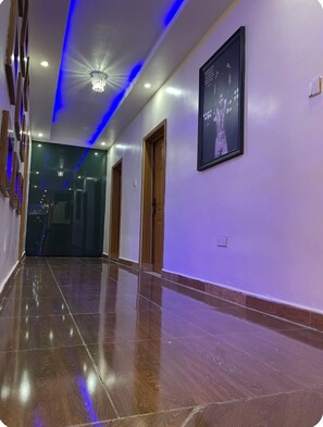 المنشأة من الداخل