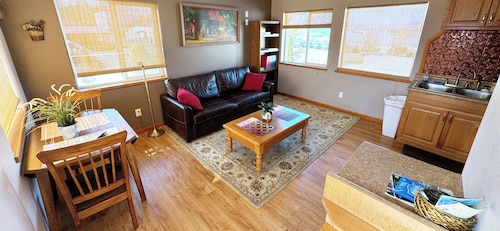 Deluxe Queen Suite C
