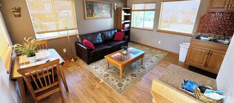 Deluxe Queen Suite C