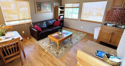 Deluxe Queen Suite C