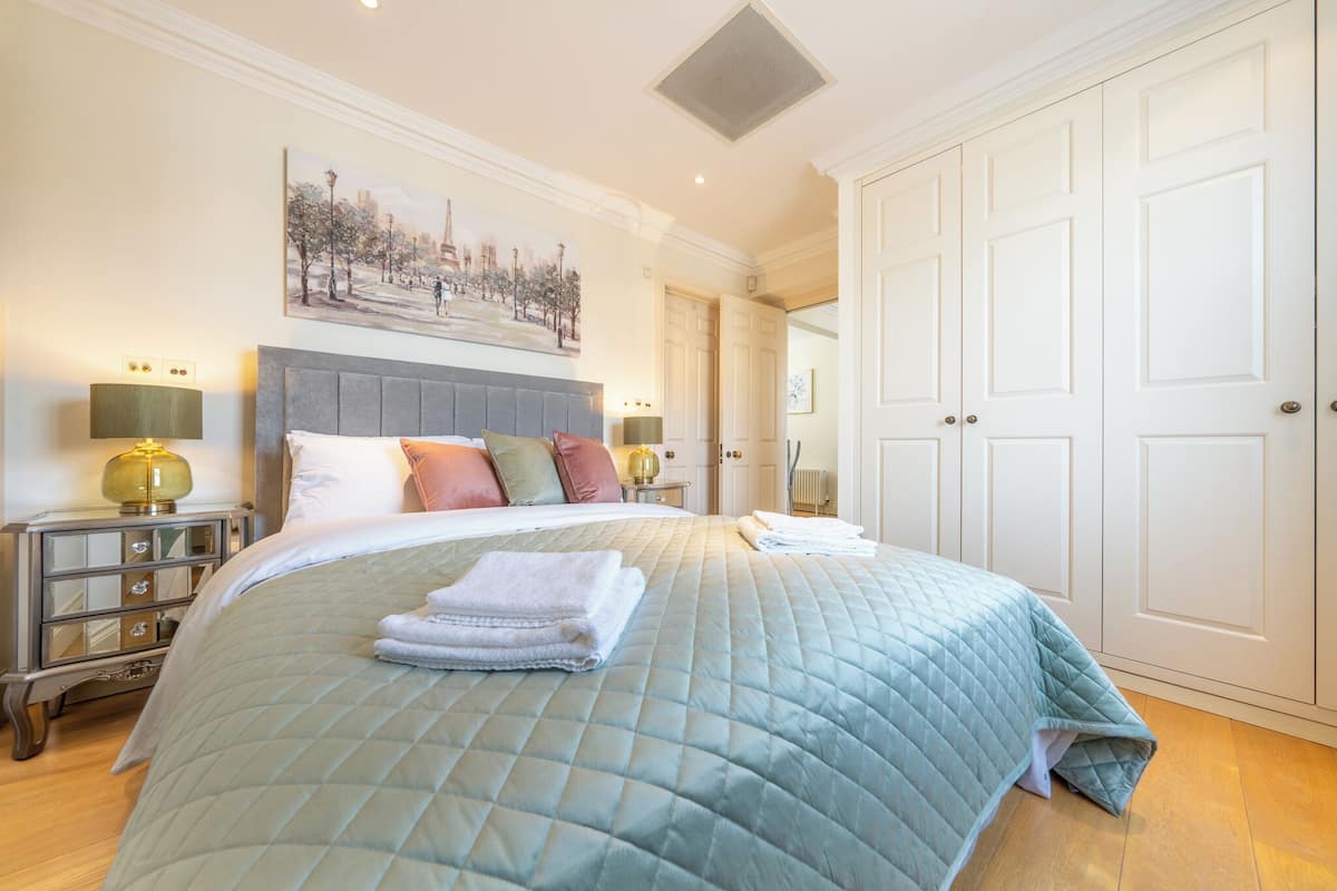 Signature Apartment | 1 bedroom, desk, blackout drapes, iron/ironing board