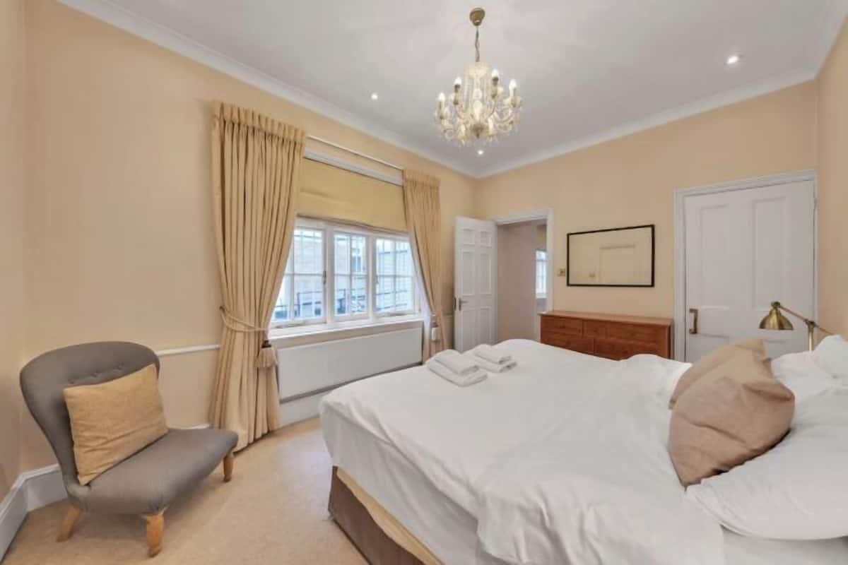 Desk, blackout curtains, iron/ironing board, free WiFi