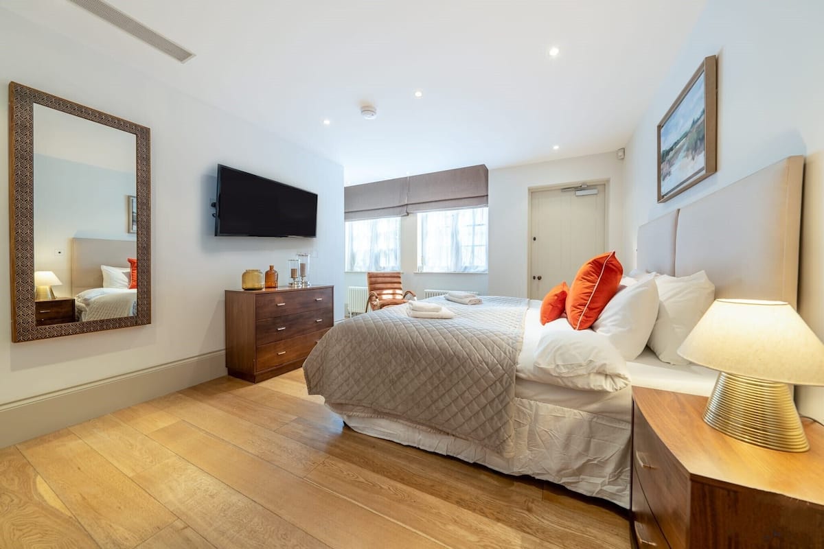 Family Apartment | 1 bedroom, desk, blackout drapes, iron/ironing board