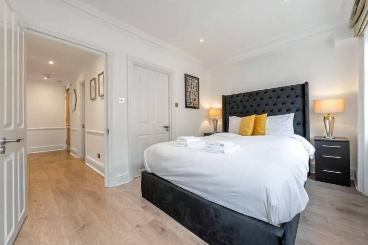 Desk, blackout drapes, iron/ironing board, free WiFi